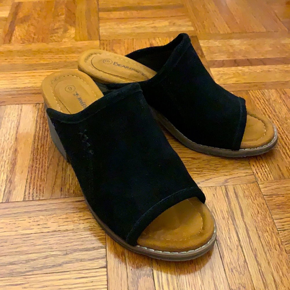 Bear paw EUC sandal black size 6